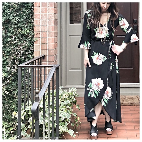 ✨PARIS✨Beautiful wrap floral dress - Picture 5 of 8